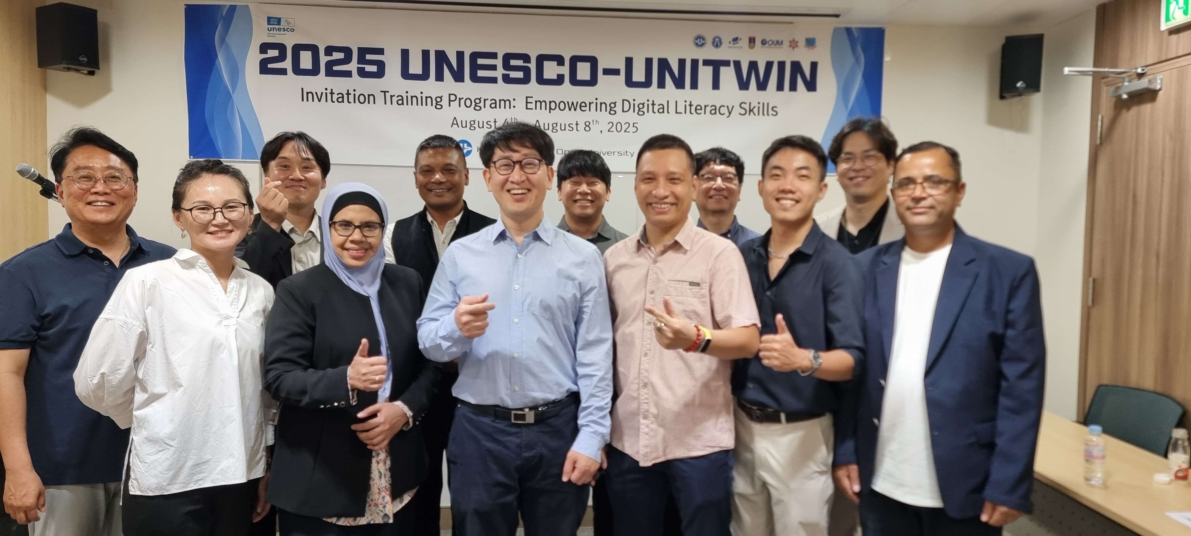 단체사진_실내.jpg 첨부 이미지